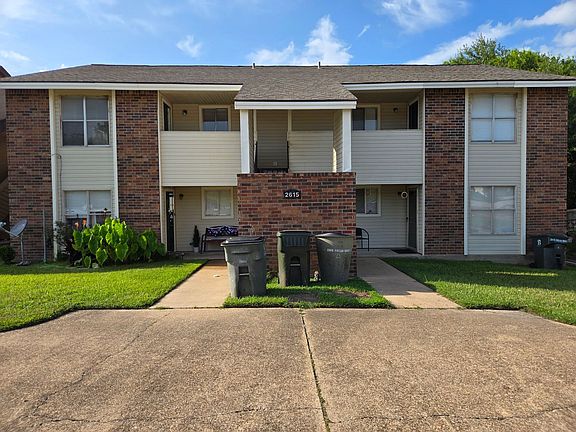 2nd image of 2615 Pecan Knoll St #B