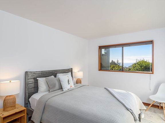 4th image of 38051 Foothill Close