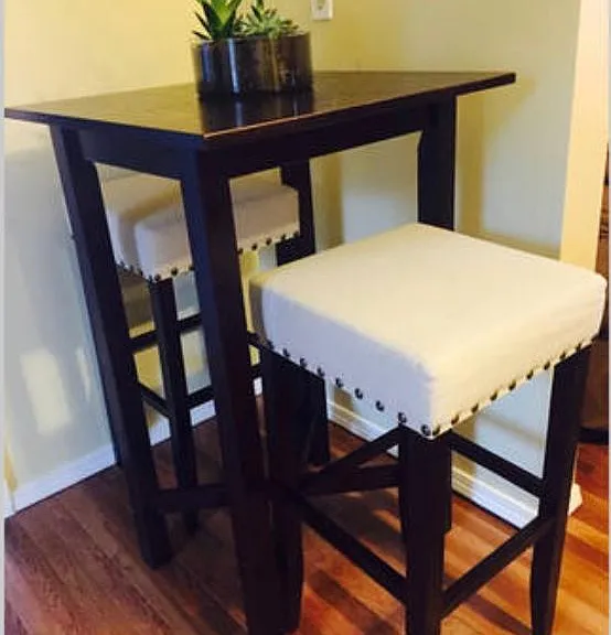 Additional dining nook.