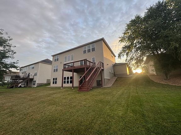 4th image of 2424 Cottage Grove Dr