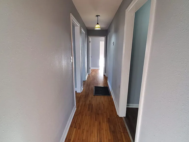 252 S Moss Ave — Photo 1
