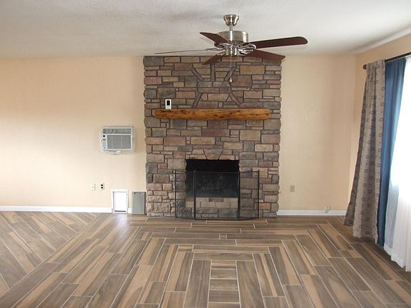 5th image of 303 Anita Dr