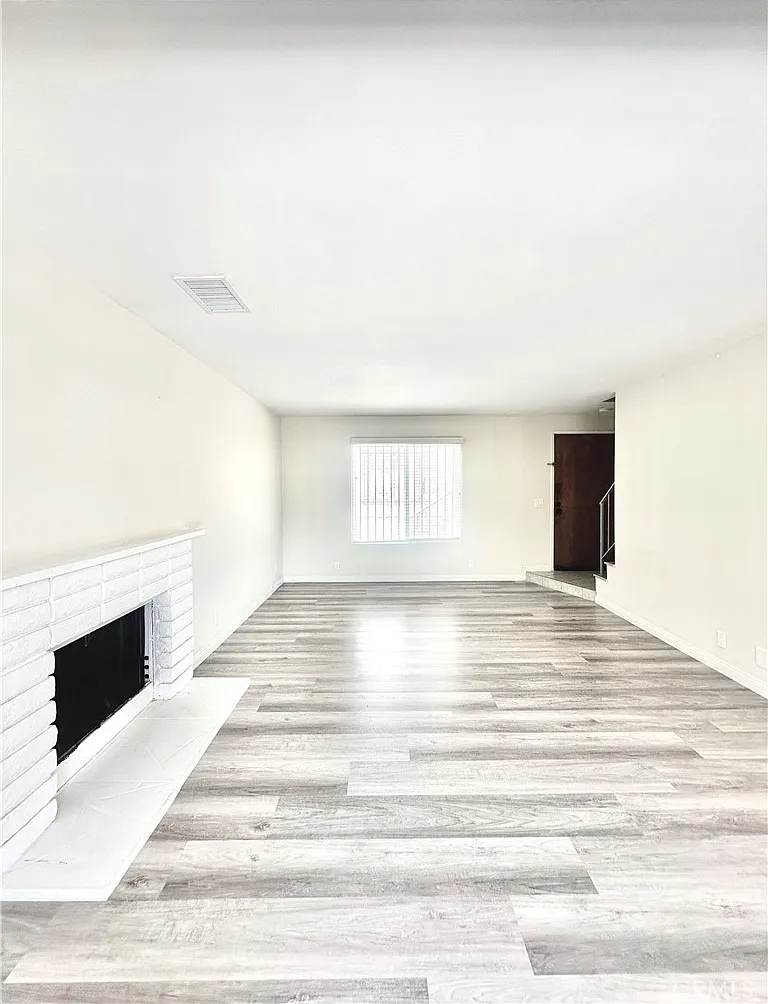 3 bed, 2.5 bath, 1666 sqft, $3,750 — Photo 4