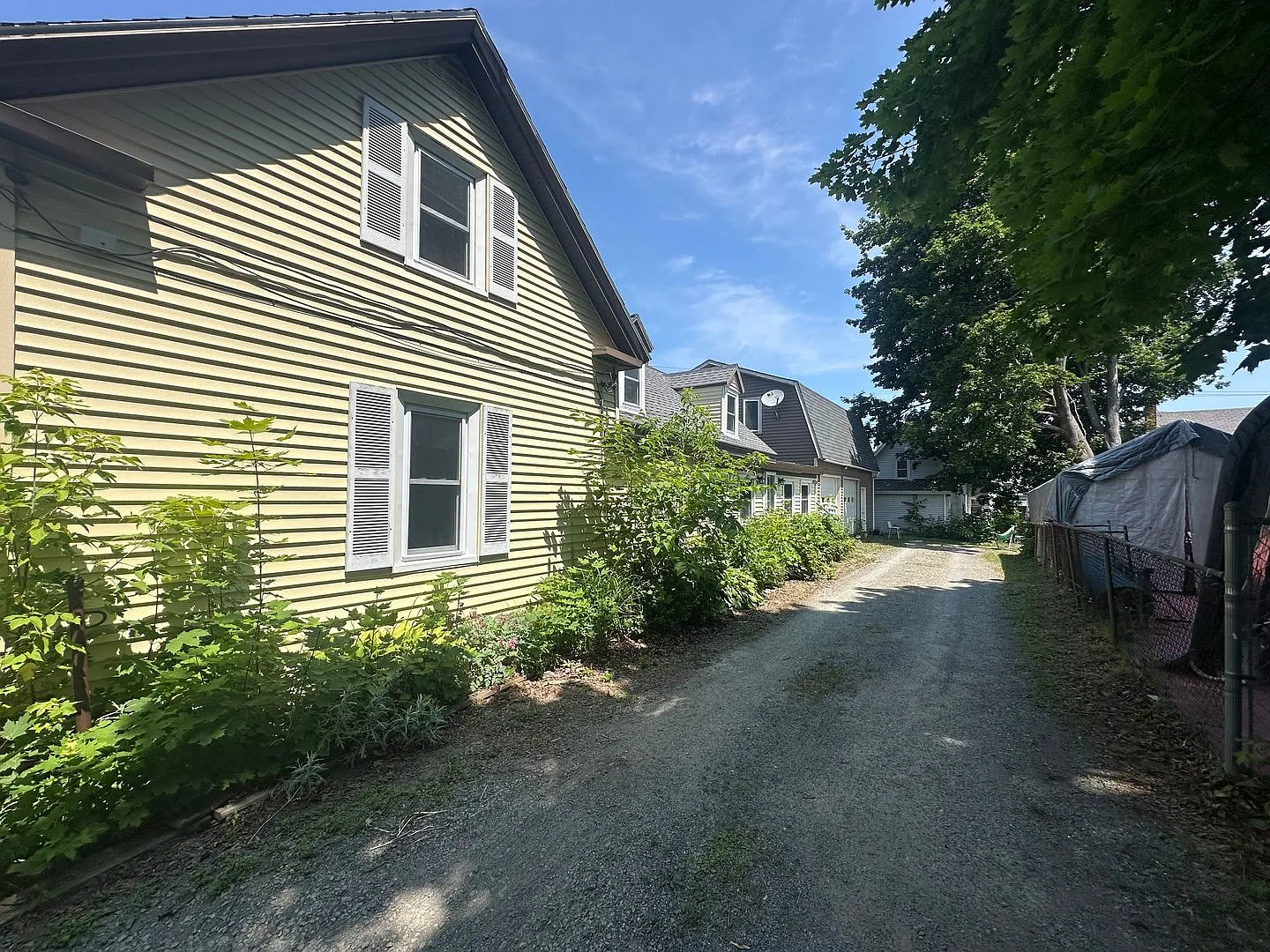 Spacious 45 Bedroom Home on French Island Old Town — Photo 4