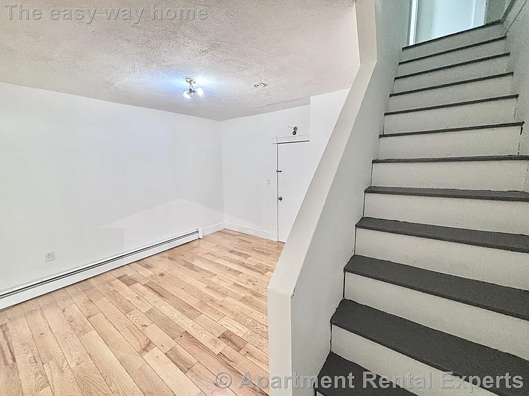 509 Medford St — Photo 9