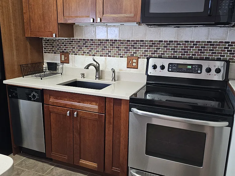 2595 Massachusetts Ave #6 — Photo 2