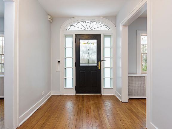 2nd image of 1430 Linden Ave