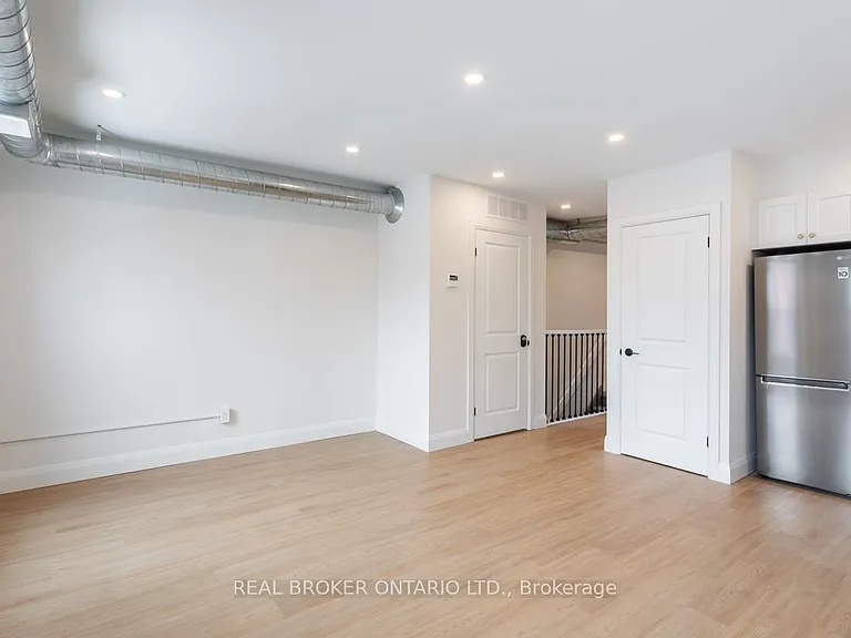 115 Catharine St N #2 — Photo 7