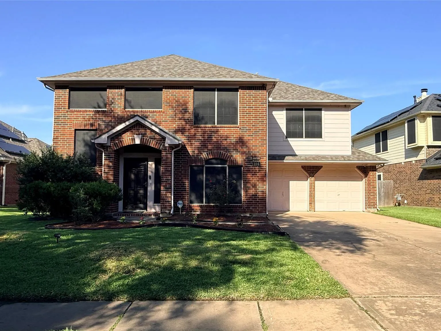 3 bed, 2.5 bath, 2124 sqft, $2,400 — Photo 2