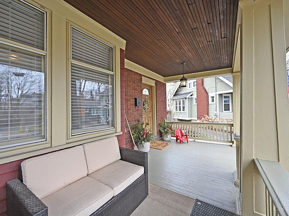 4th image of 3879 Mount Vernon Ave