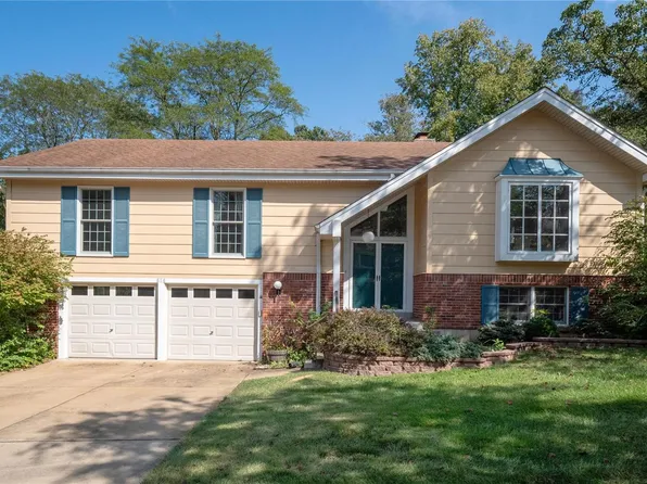 616 Amberwood Ln, Ballwin, MO 63021