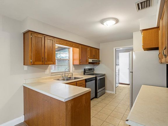 4th image of 408 Eunice Dr