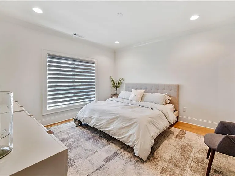 3667 Peachtree Rd NE — Photo 9
