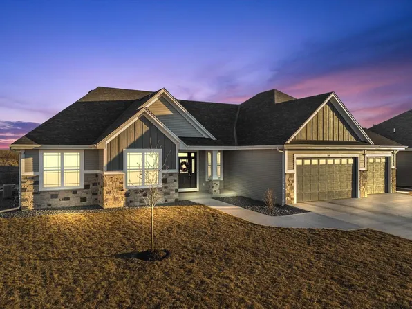 896 Kohlwey DRIVE, Grafton, WI 53024