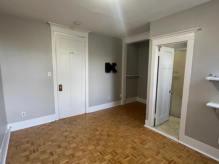355 Elgin St #C — Photo 2