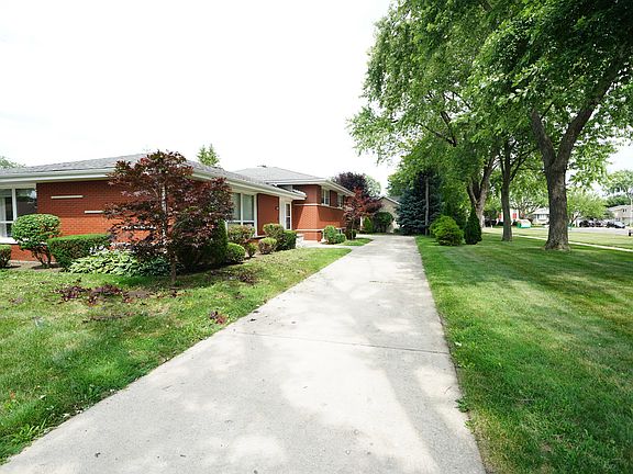 3rd image of 10353 Kedvale Ave