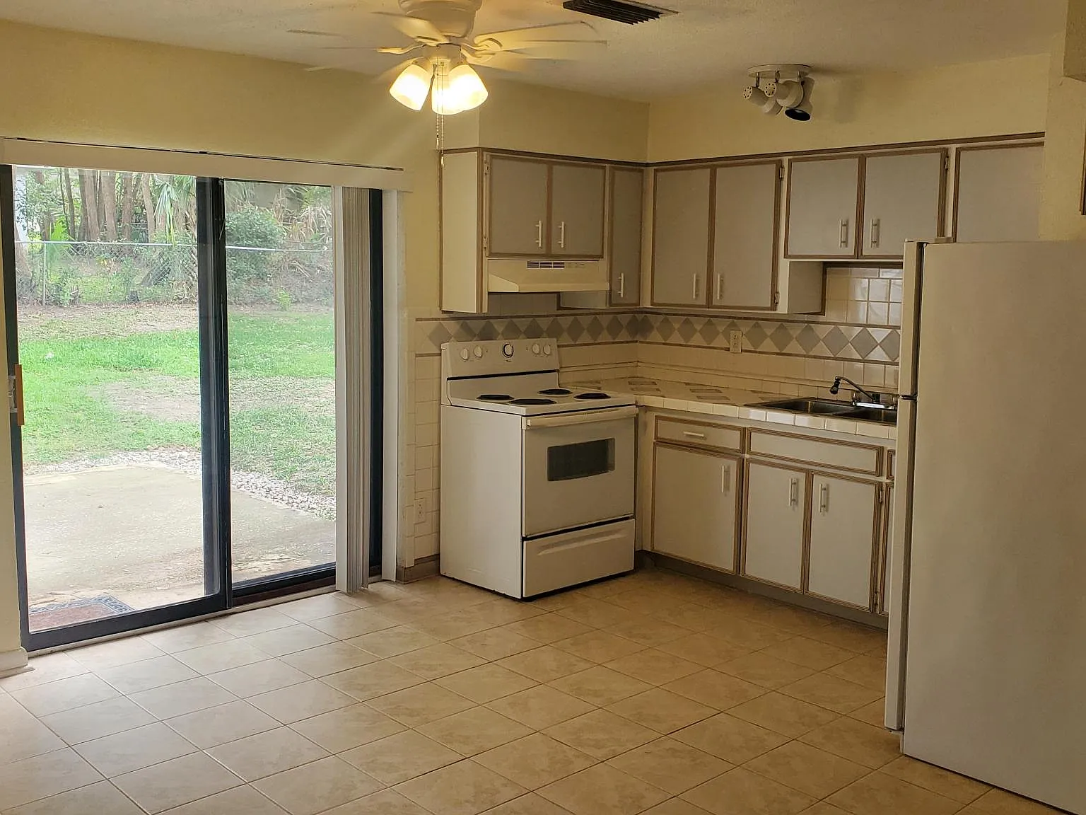 3 bed, 1248 sqft, $1,495 — Photo 4