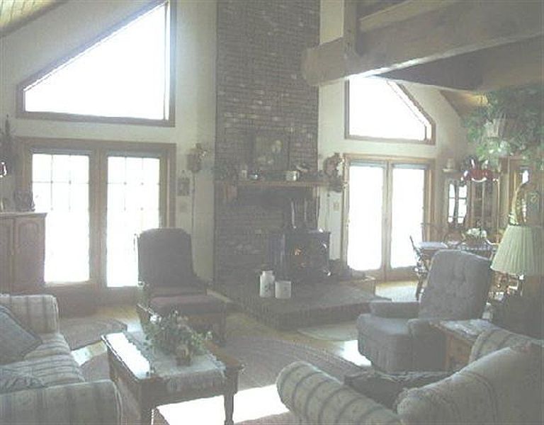 4th image of 215 MERRY Road
