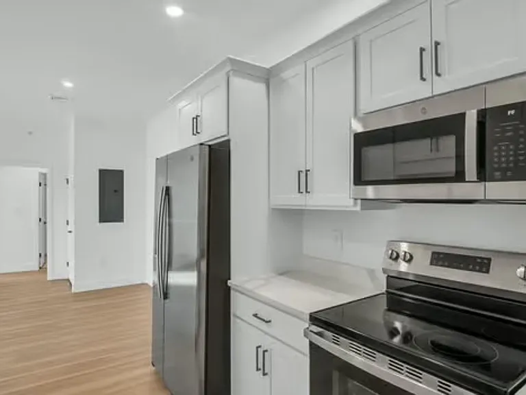 1309 N Bridge St — Photo 13