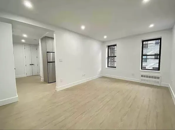 1015 Washington Avenue image 1 of 4