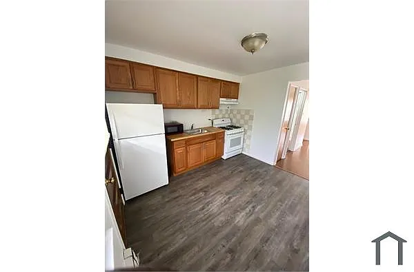 Building Photo - 342 E 107th St #2W