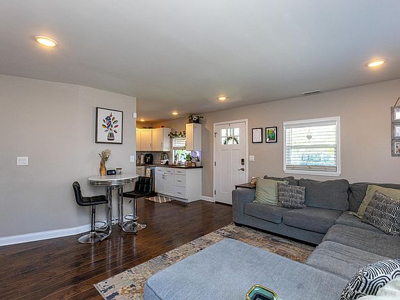 5th image of 970 Marcellus Dr