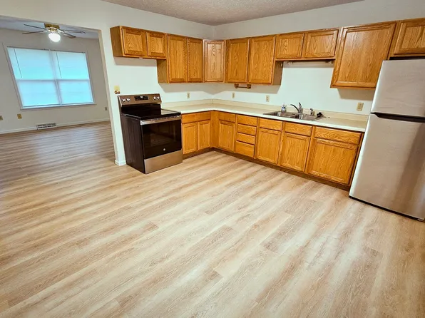 1822-1824 Sawmill PL, 1822-1824 Sawmill Pl, Mansfield, OH 44904