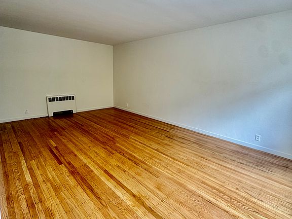 4th image of 2645 Polk St #102