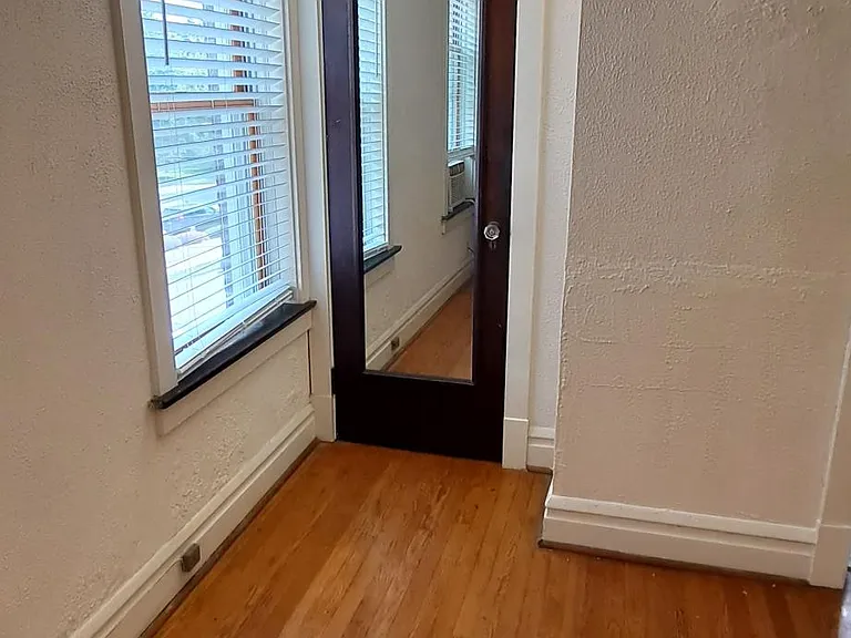 1017 Hi Pointe Pl #4 — Photo 5