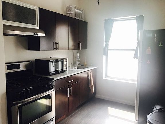 3rd image of 1081 Fulton St APT 3C