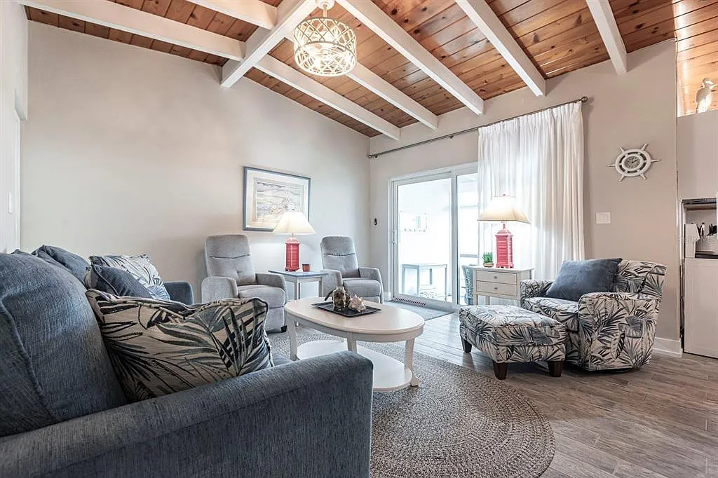 1 bed, 1.0 bath, 600 sqft, $5,370 — Photo 2