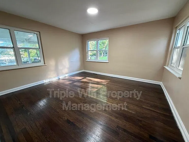 1911 Redman Rd — Photo 12