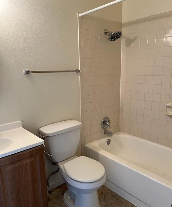 2nd image of 1224 E 4th St APT 3
