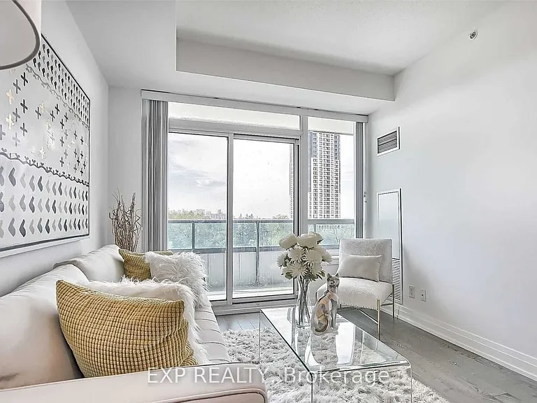 7167 Yonge St #523 — Photo 10