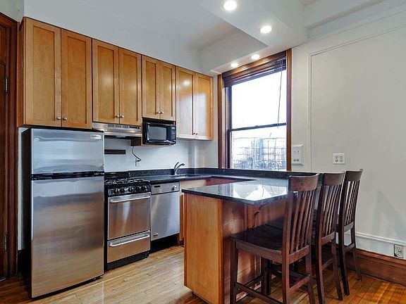 3rd image of 287 Amsterdam Ave #1014
