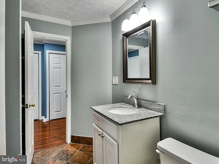 9720 Lake Pointe Ct #102 — Photo 27