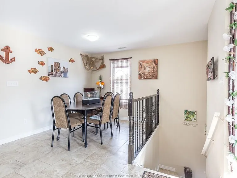528 Chippawa St #1 — Photo 11