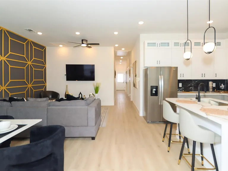 4902 Higgins St #B — Photo 13