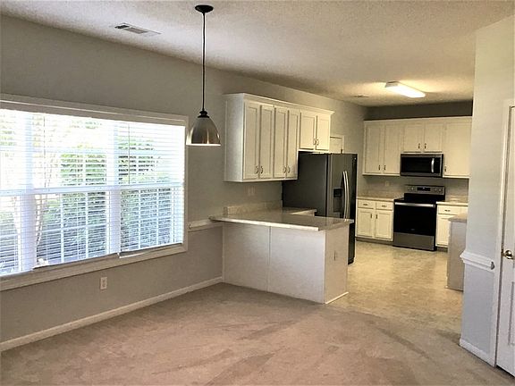 5th image of 835 City Park Dr