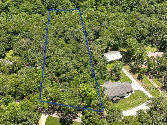 4th image of 111 E Woodside Ln