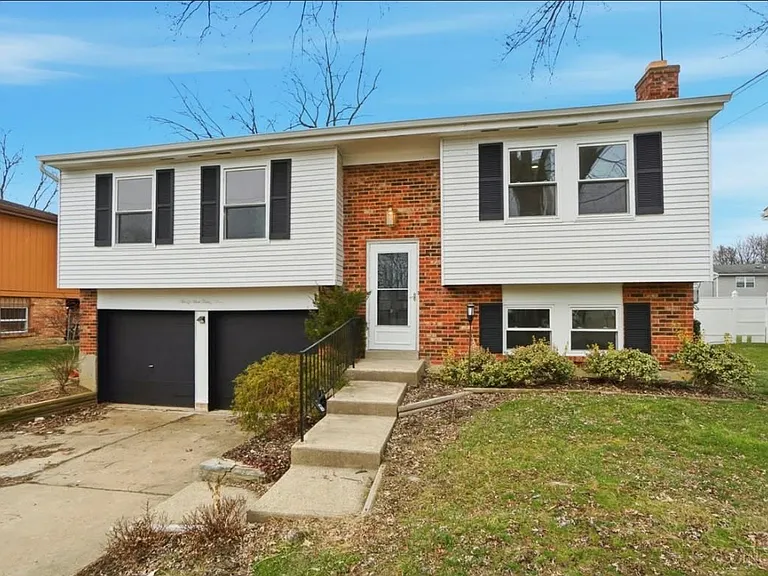 9925 Grasscreek Ct — Photo 1