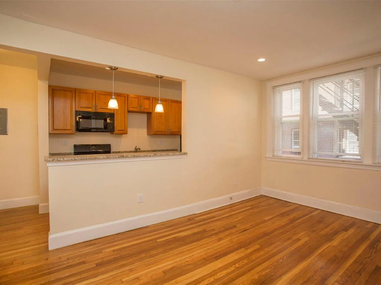 Studio, 400 sqft, $2,300 — Photo 4