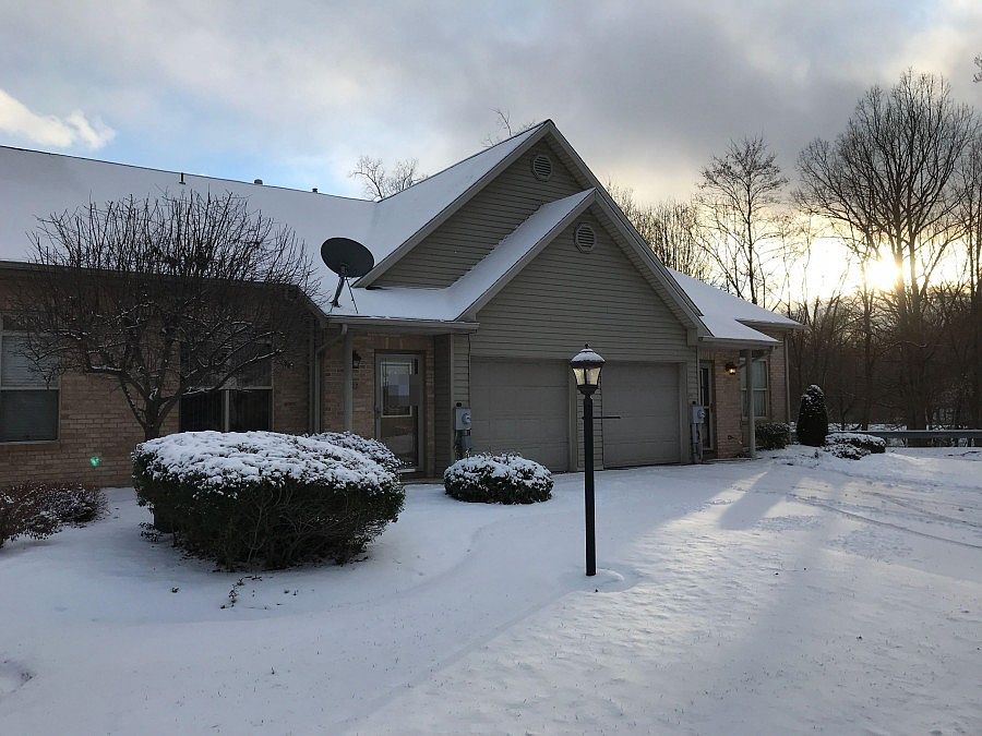 2nd image of 302 Lawnview Way