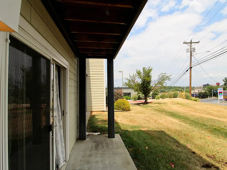 1330D Hunters Rd — Photo 17