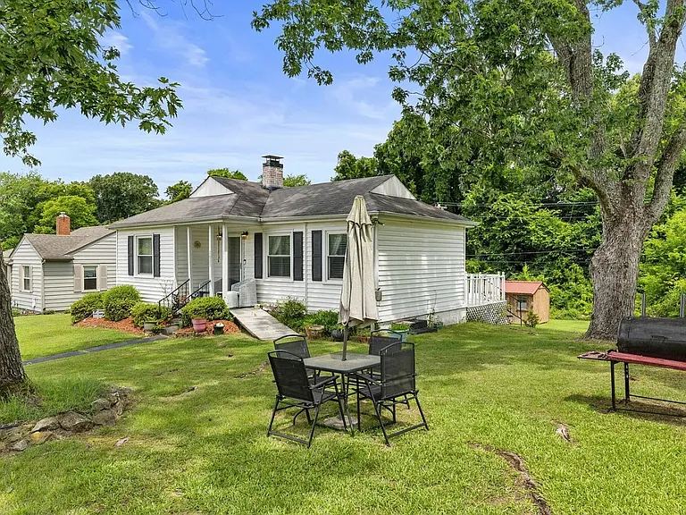 1008 Ridgeway St — Photo 3