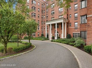 40 W Elm St APT 1M, Greenwich, CT 06830