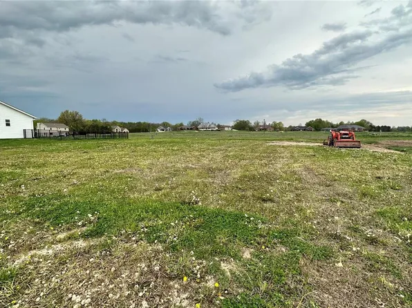 116 Creek Vw, Bone Gap, IL 62815