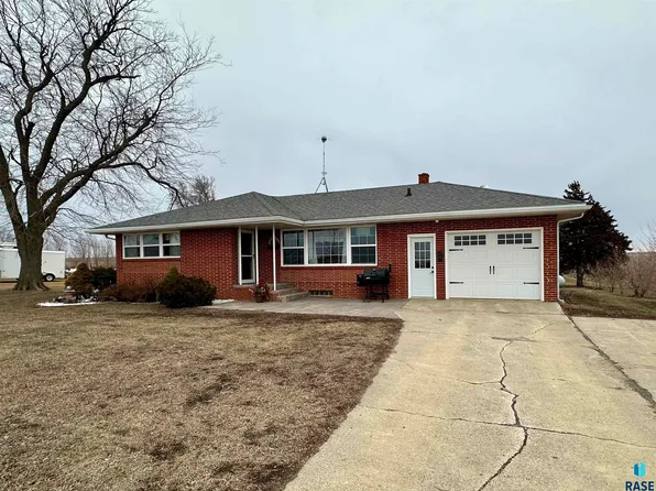 29882 Cory Ave, Adrian, MN 56110