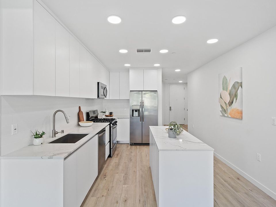 1st image of 4707 Fulton Ave #202