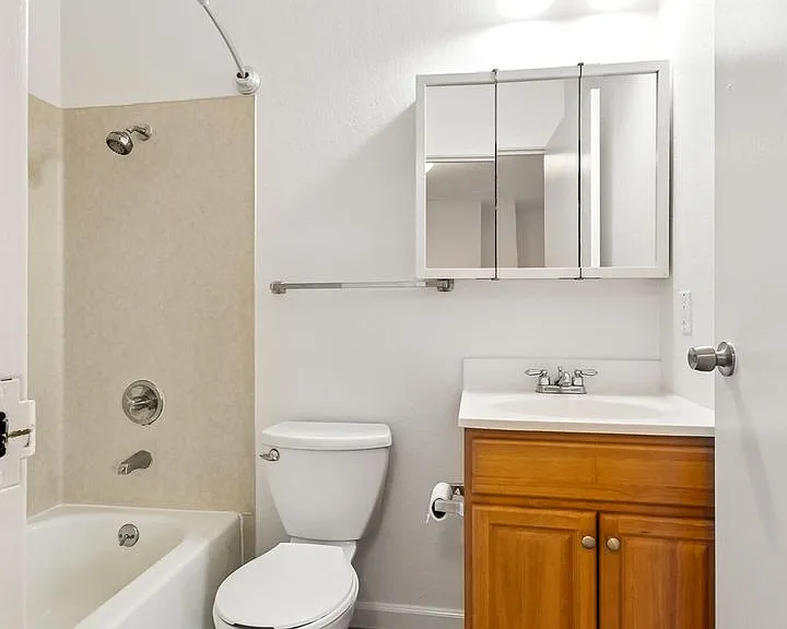 Pine Street Apartments — Photo 9